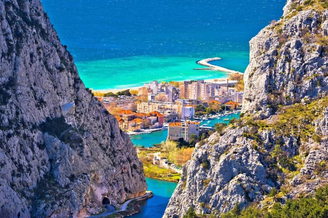 Апартаменты Amazing Sea View Омиш Экстерьер фото