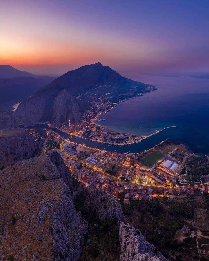 Апартаменты Amazing Sea View Омиш Экстерьер фото