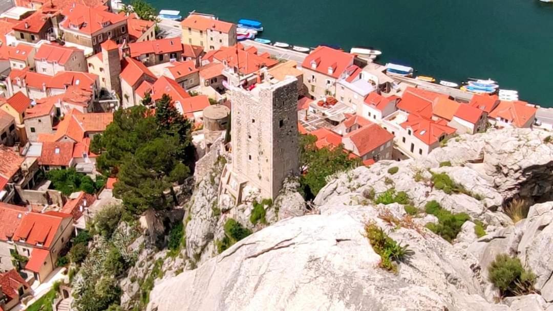 Апартаменты Amazing Sea View Омиш Экстерьер фото